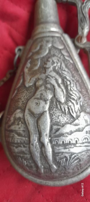 Recipient vechi pentru praf de pușcă