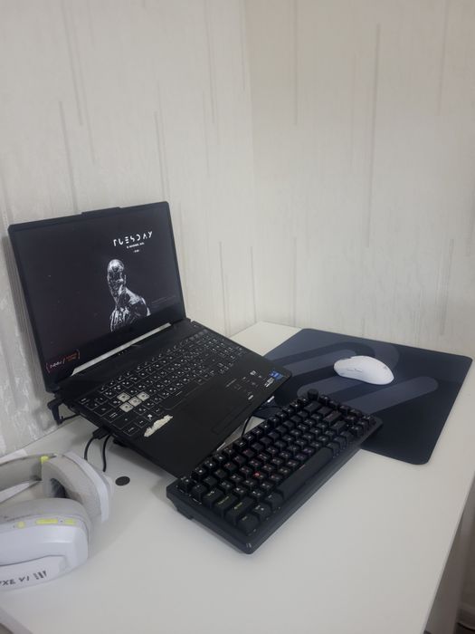 Продам механическую  клавиатуру xtreon xt75