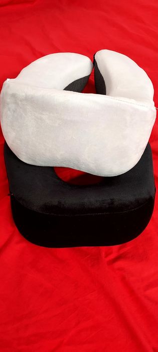 2 perne noi pentru călătorie,ambele 40 ron