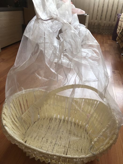 Продам плетенную корзину