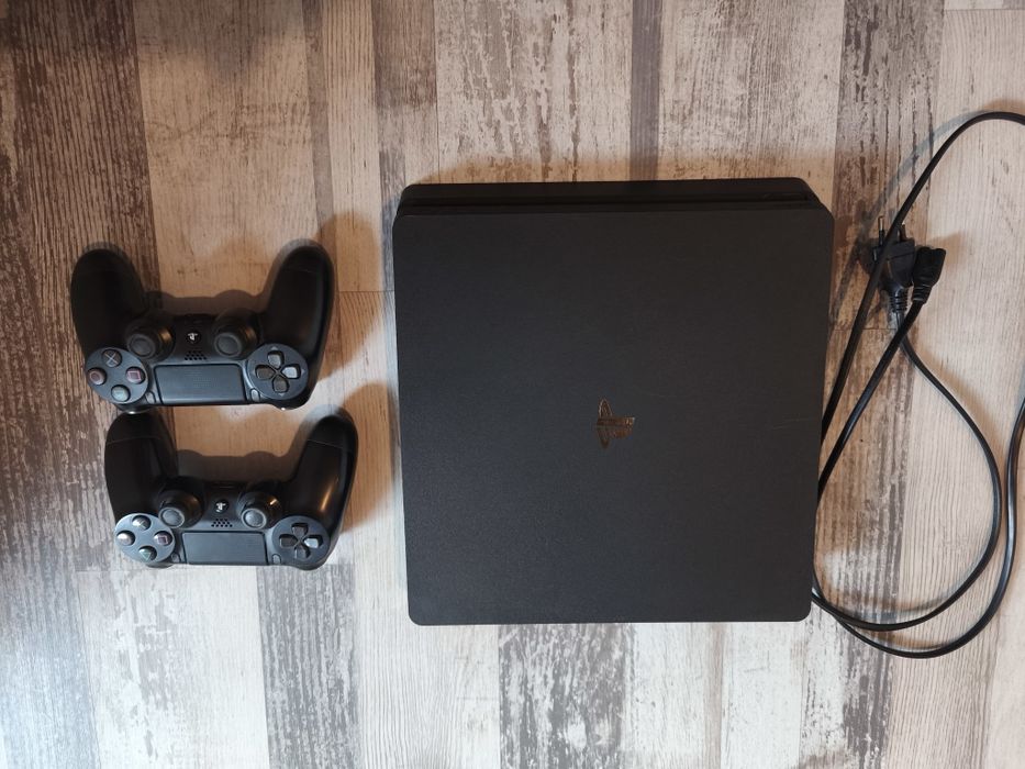 Playstation 4/PS4  slim 1tb с два джойстика