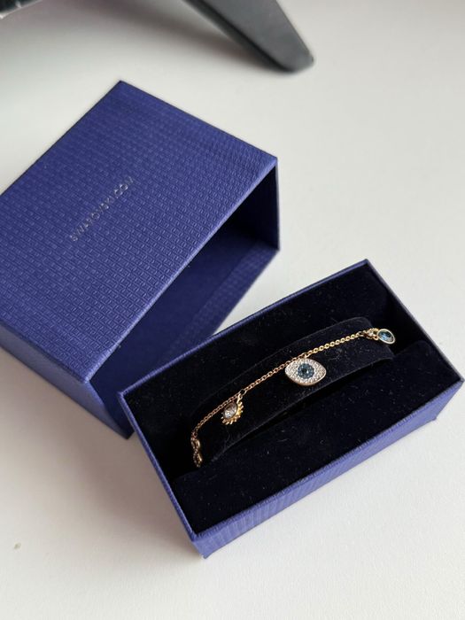 Дамска гривна нова с етикет swarovski