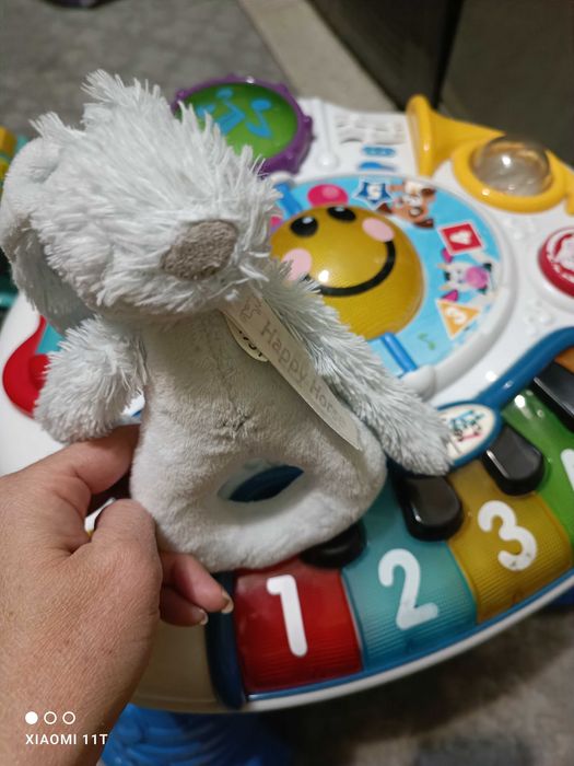 Забавната интерактивна масичка на Baby Einstein