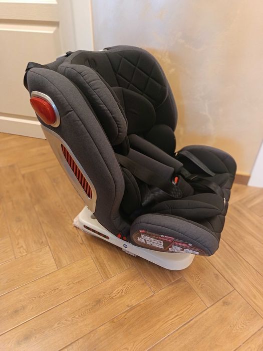 Детско столче за кола. Въртящо се на 360