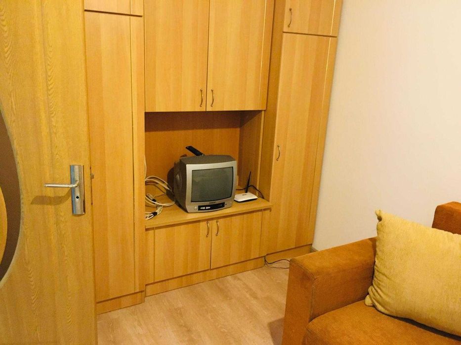 Închiriez garsoniera în zona UMT