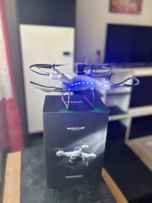 Dronă cu telecomandă