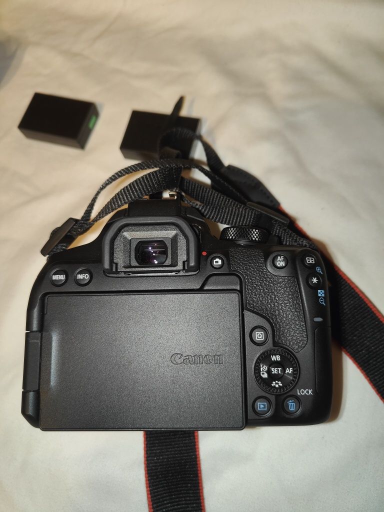DSLR Canon EOS 850D