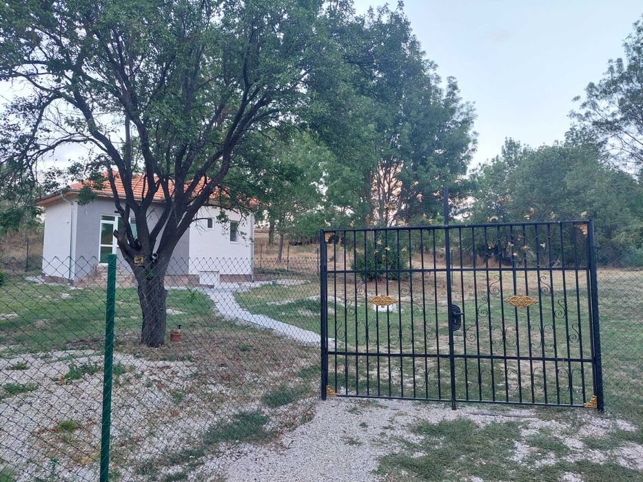 Парцел и Къща с.Алдомировци,община Сливница,София област