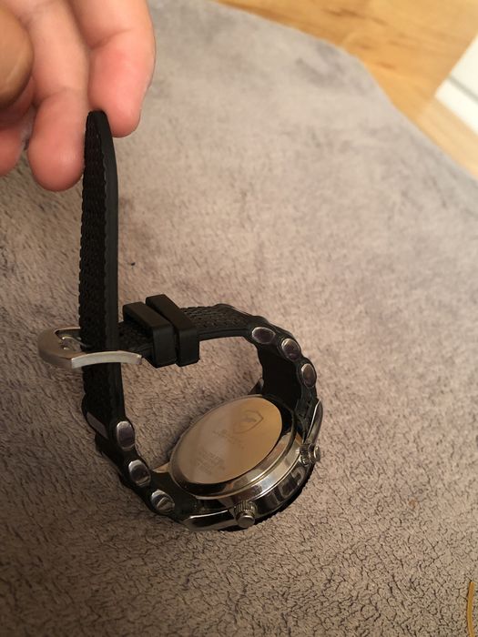 vand ceas shark barbati..