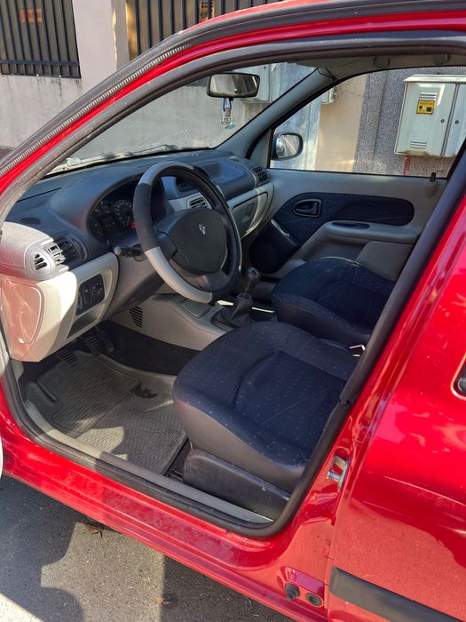 Renault CLIO-2004