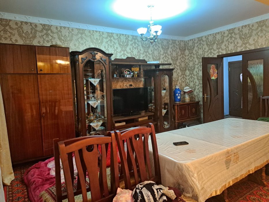 Продаётся 4 комнатная квартира