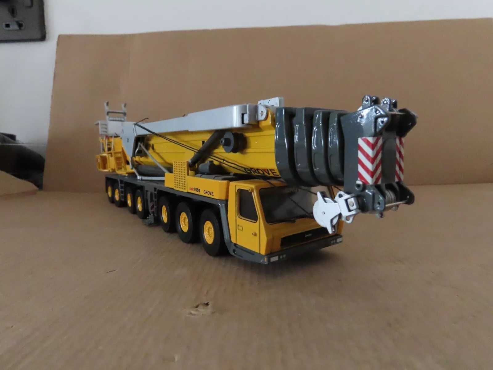 Macheta 1:50 Grove GMK 7550/7450 Full Metal Full Box