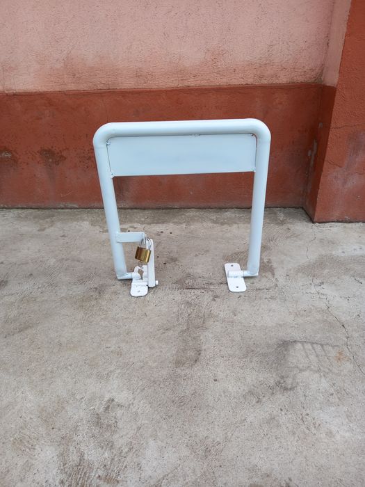 Vand opritor parcare nou