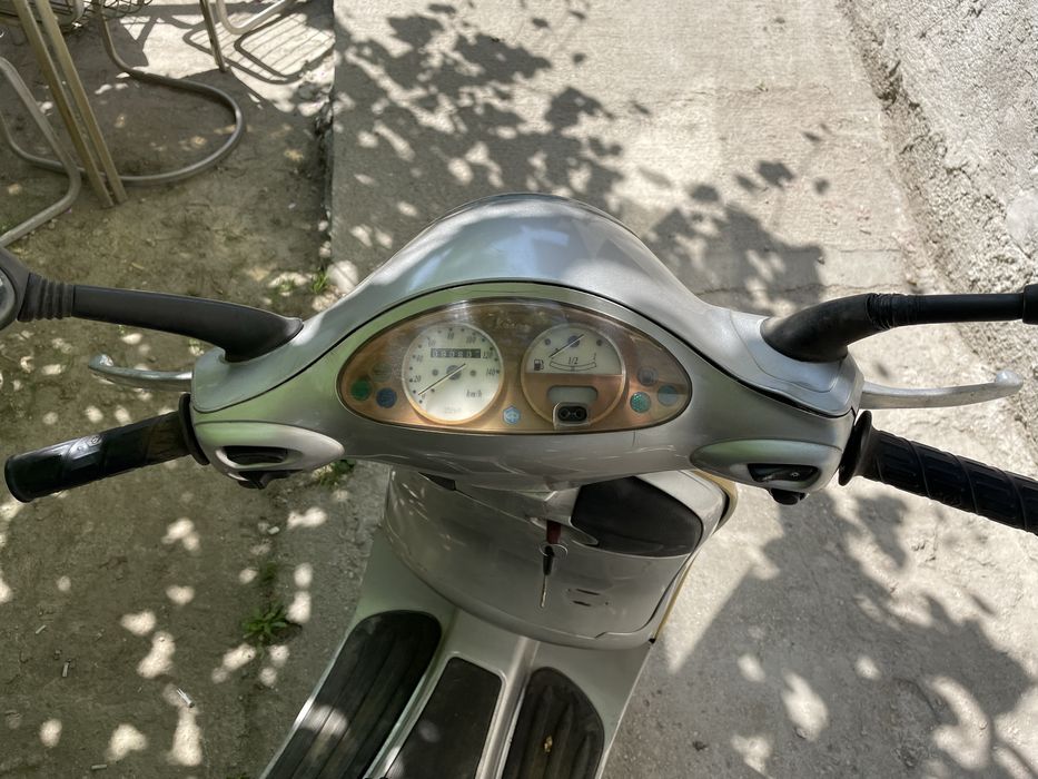 Vand Scuter Piaggio Vespa