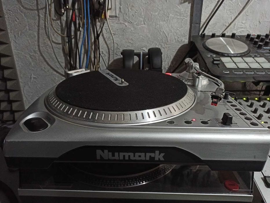 Грамофон Numark TTi с USB и iPod Dock – за Семплинг и Дигитализация