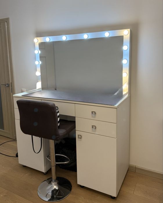 Masa oglina si scaun make-up