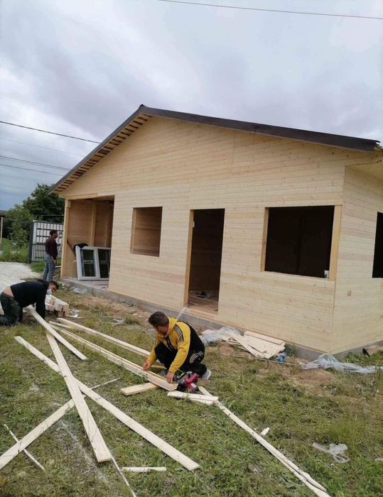 Vand căsuța de lemn