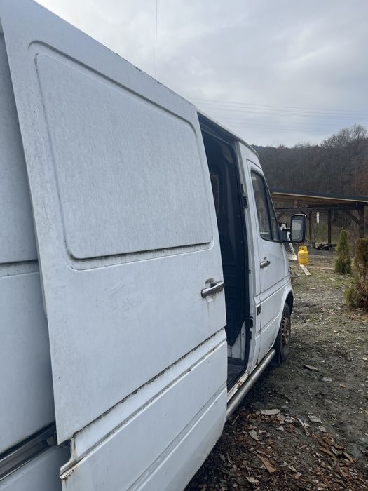 Autouilitara Sprinter 208 D