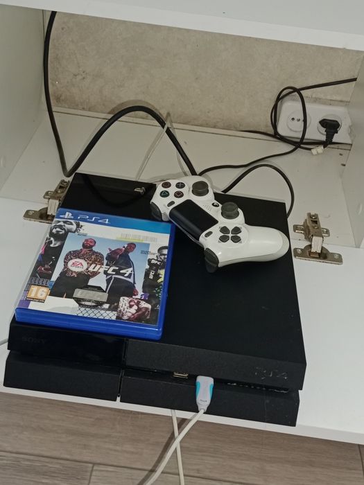 Продаю PlayStation 4 Slim 500GB