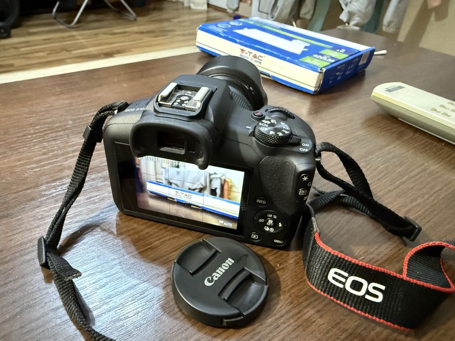 Фотоапарат Canon EOS R100 и обектив RF-S 18-45мм 64GB SD card и чанта