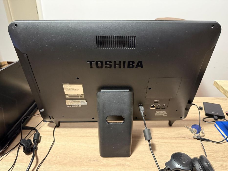 Vând sistem All in One Toshiba lx830-107