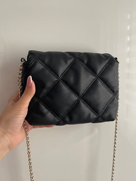 Продавам тази черна чанта