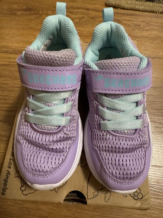 Adidasi Skechers fete