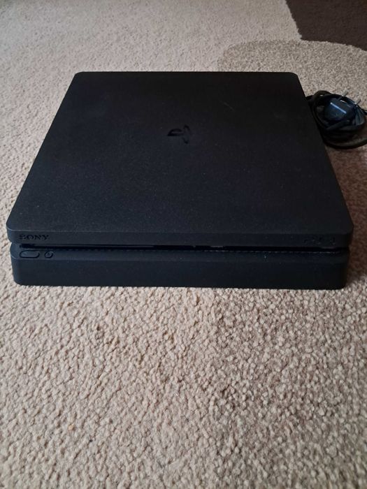Vând PlayStation 4 , 1 Terra + 2 console + 9 jocuri