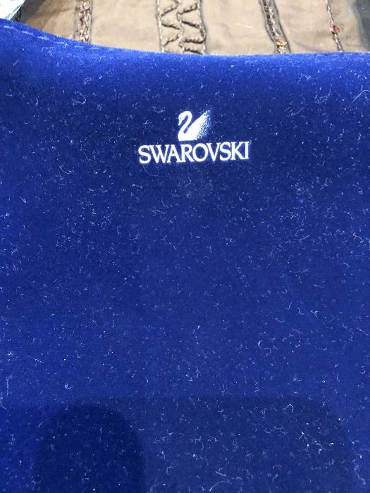 Продавам чанта Сваровски