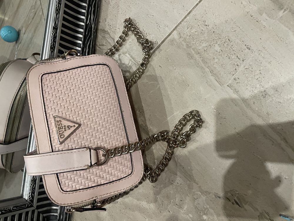 Оригинална чантичка GUESS