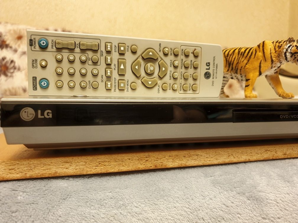 Lg DVX-172. Divx/ Mp3/ Cd-r. Un player de calitate.