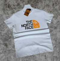 Футболка The North Face.