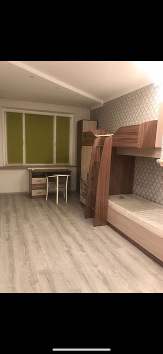 Продаётся.  Двухярусная кровать . Встроенный шкаф.