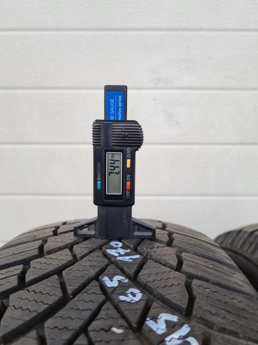 Зимни гуми 2 броя BRIDGESTONE Blizzak LM005 215 65 R17 дот 1122
