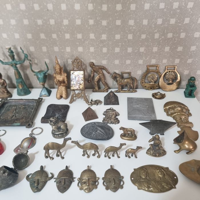 Colecţie obiecte decorative din bronz/alamă – figurine, miniaturi –