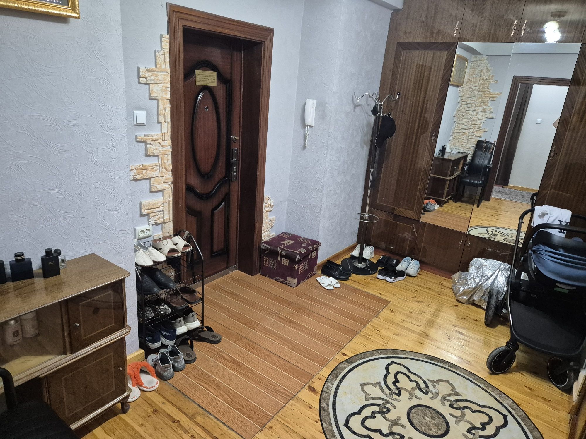 Продаётся 4х комнатная квартира срочно