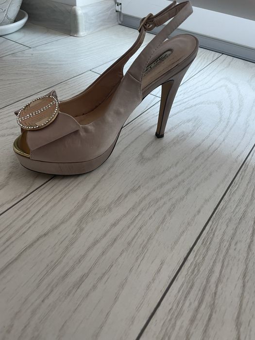 Обувки на ток