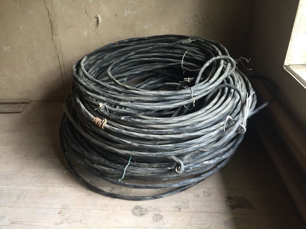 Kabel sotiladi. Yaxshi holatda turibdi.