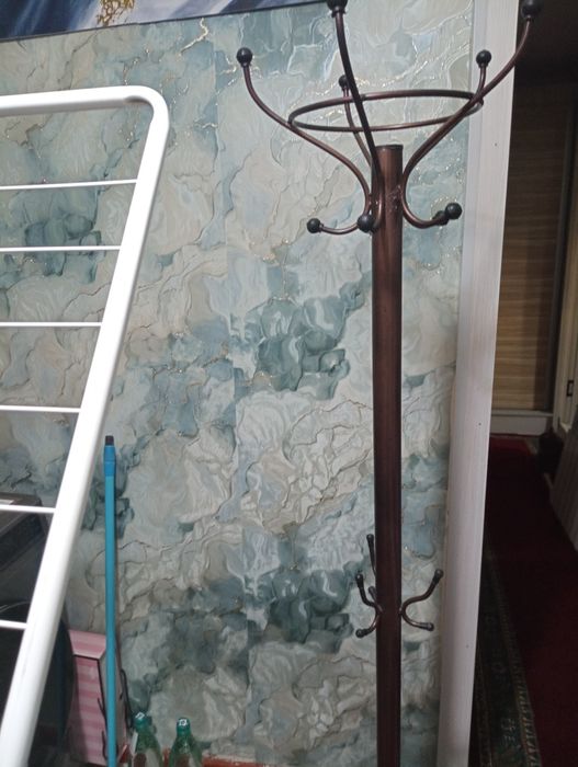 Продается новая вешалка. Пять основных крючков, для одежды для взрослы