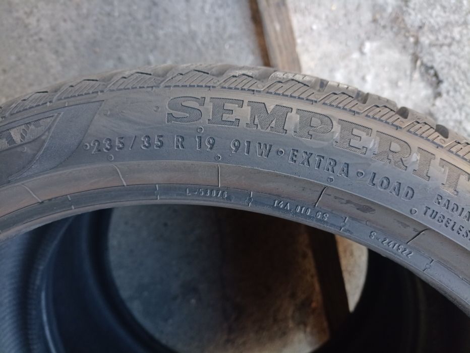 2 anvelope de iarna Semperit 235/35 R19 dot 2523