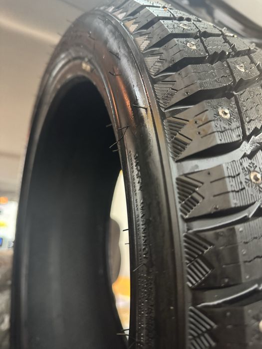 Шины зимние шипованные  новые 60-70 км проехал