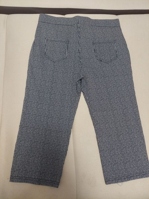 Pantaloni trei sferturi