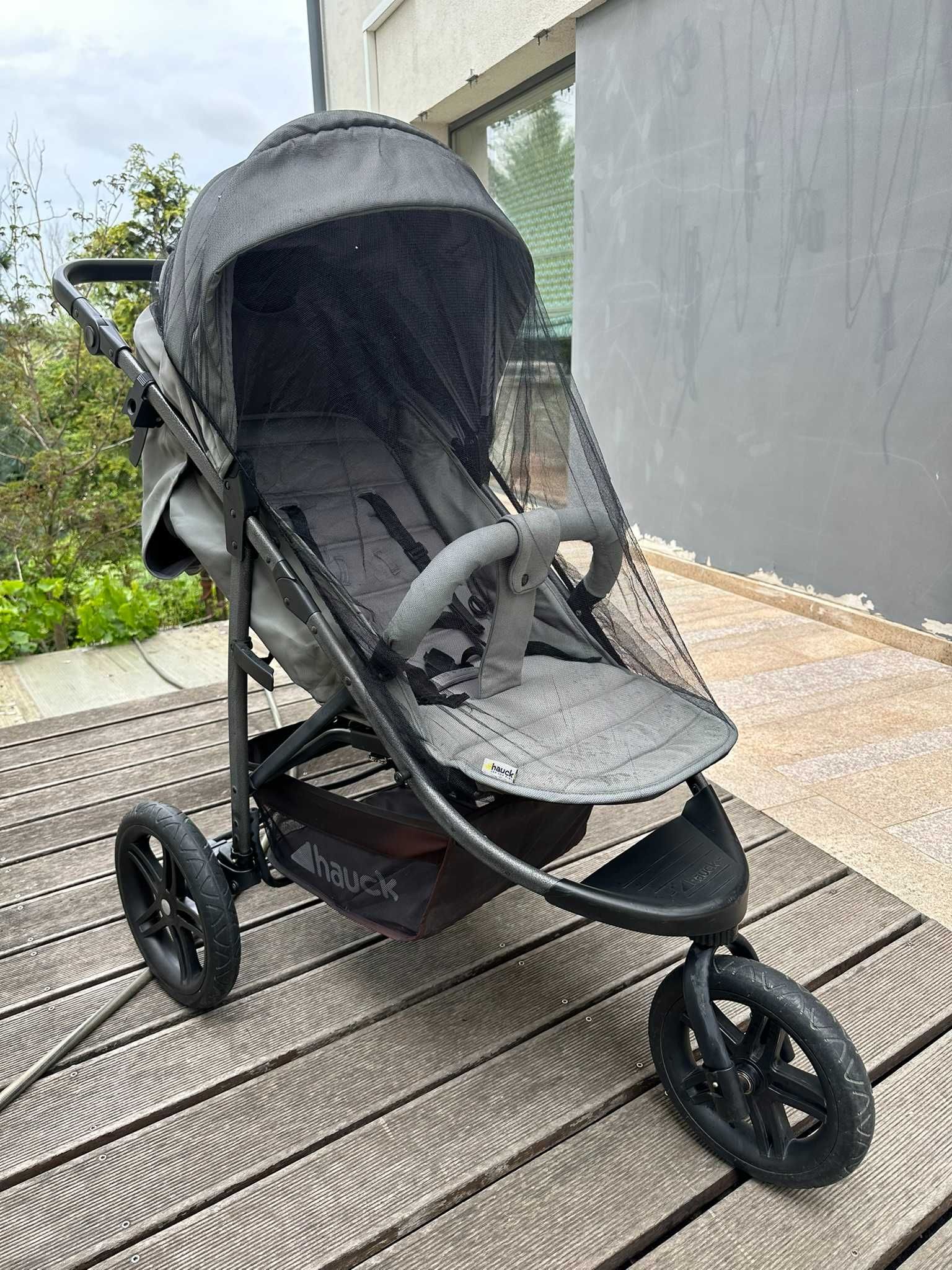 Cărucior Hauck 3 în 1 + alte accesorii