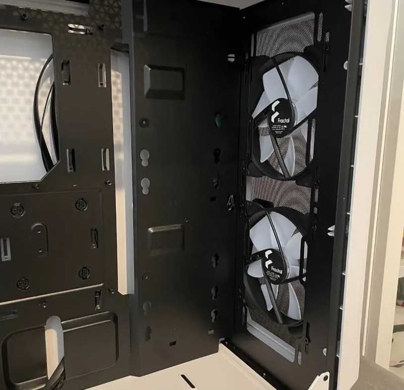 Кутия за компютър Fractal design Focus 2 (чисто нова)