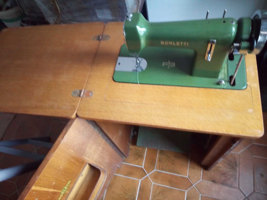 Masina de cusut Borletti made in Italy .