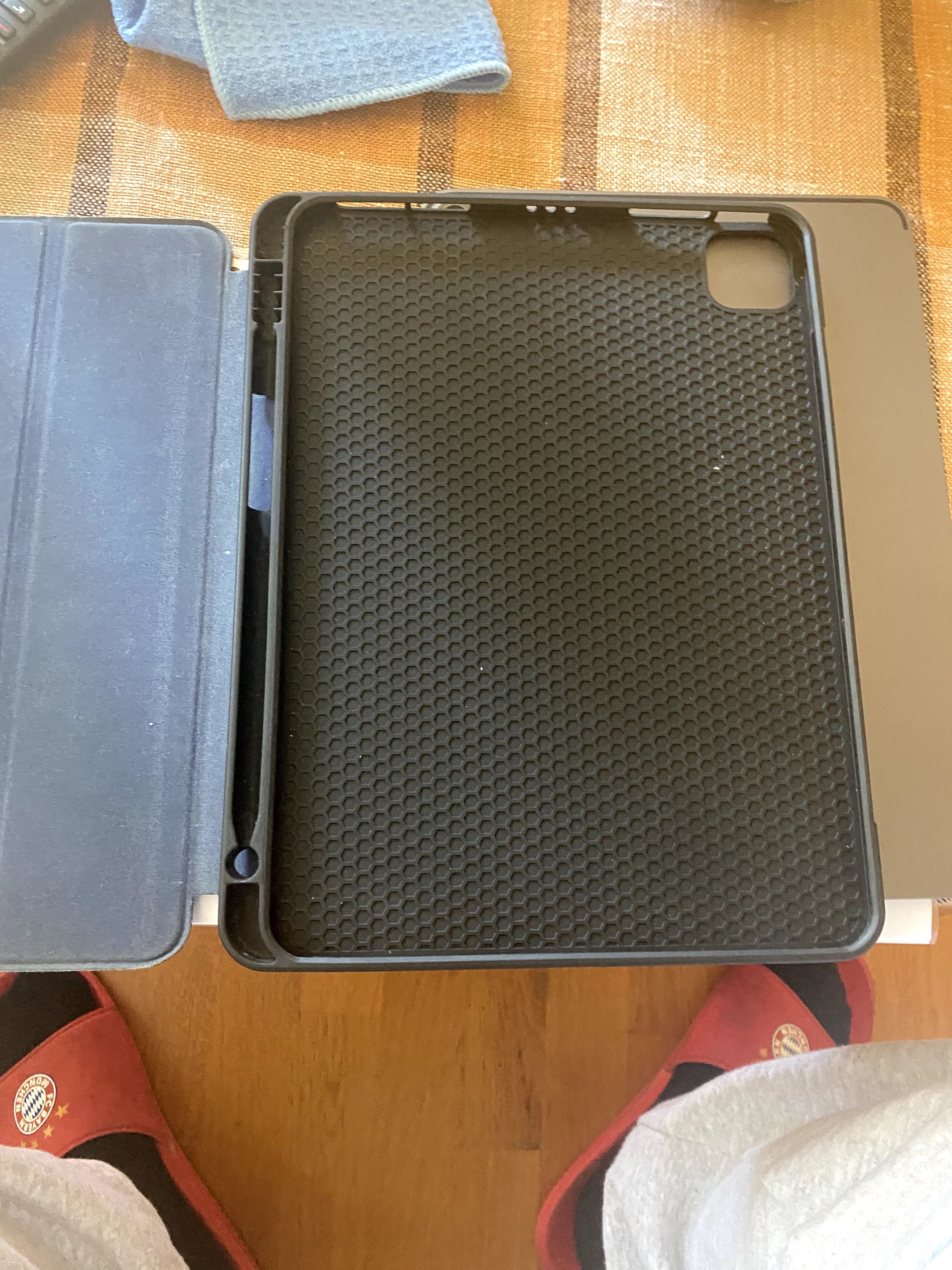 iPad Pro 11, 128 GB, wi-fi, Gen.2, A2228 + Genuine Leather Sleeve