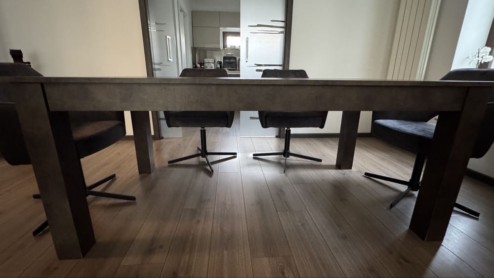 Masa dining extwnsibila 6-10 persoane