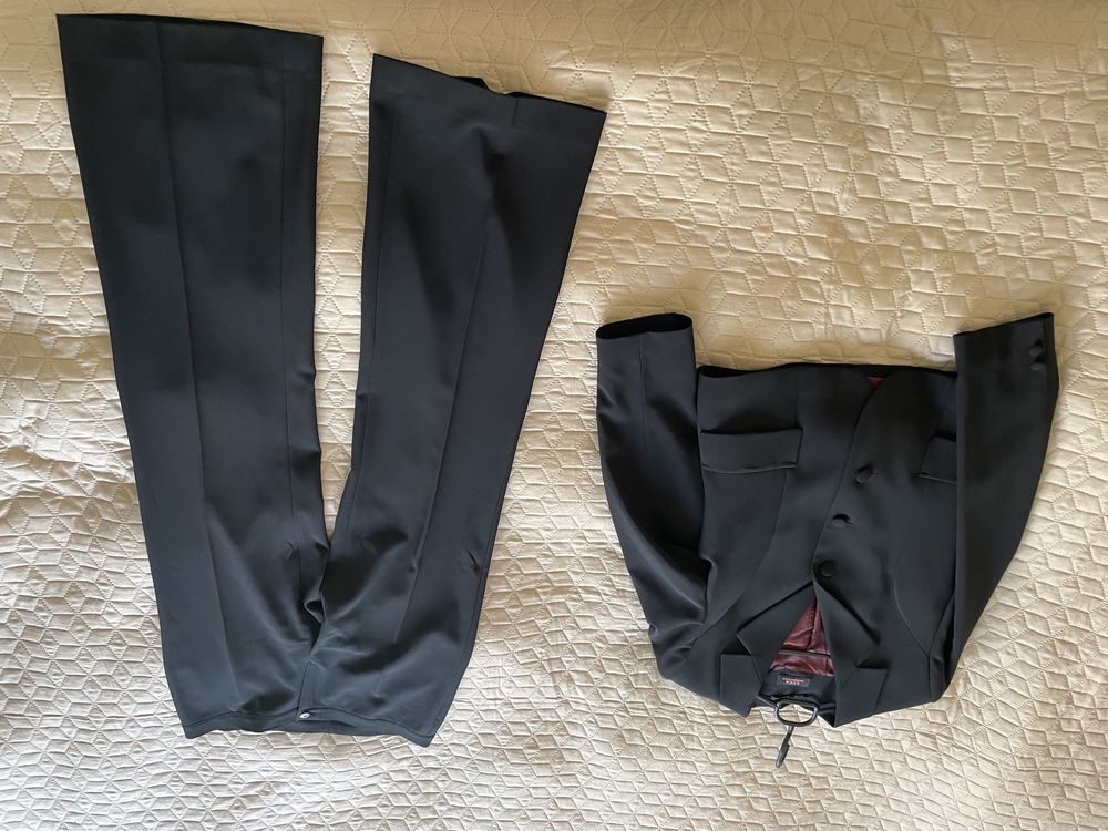 Costum negru cu pantaloni lungi