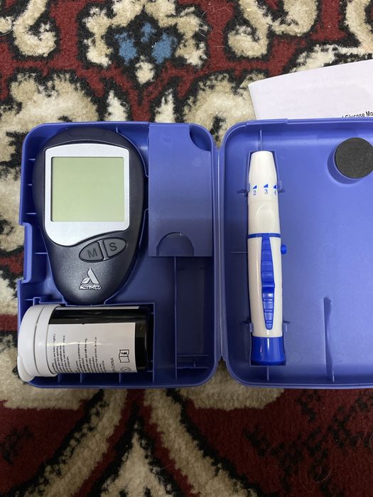 Глюкометр / Qon shakarini oʻlchash asbobi