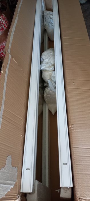 Cadiță și ușă duș